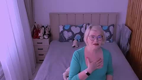 Sabrina MacMarren online show from June 2026 10:13:02 AM