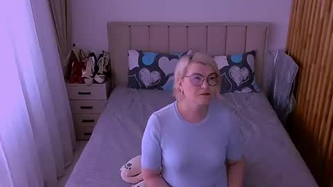 Sabrina MacMarren online show from June 2026 01:13:01 PM