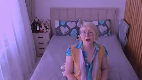 Sabrina MacMarren online show from June 2026 12:08:01 PM