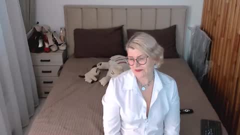 Sabrina MacMarren online show from July 2026 06:47:01 PM