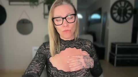 Snapshot of sacha__xx chatting on March 2026 05:31:02 PM sacha__xx online show from March 2026 05:31:02 PM