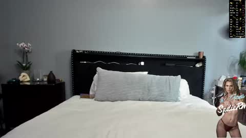 SadieRW online show from April 2026 01:04:01 AM