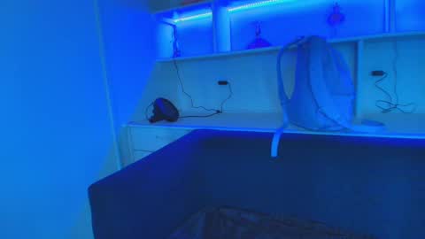 Cami online show from October 2025 06:58:01 PM