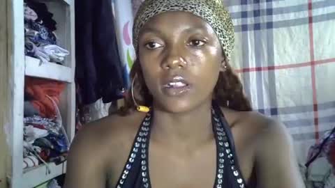 Snapshot of safira19 chatting on November 2025 08:05:01 PM safira19 online show from November 2025 08:05:01 PM