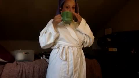 Snapshot of saggy888 chatting on September 2025 10:43:01 PM MistressLady online show from September 2025 10:43:01 PM