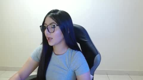 Sahaliefox  online show from April 2026 06:10:02 PM