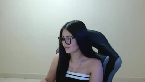 Sahaliefox  online show from April 2026 09:46:01 PM