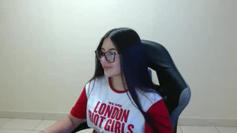 Sahaliefox  online show from April 2026 10:05:01 PM