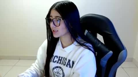 Sahaliefox  online show from June 2026 01:09:02 PM