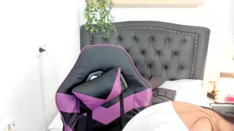 Snapshot of saharareid chatting on April 2026 06:19:01 AM sahara reid online show from April 2026 06:19:01 AM