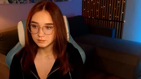 Molly online show from November 2025 12:47:01 PM