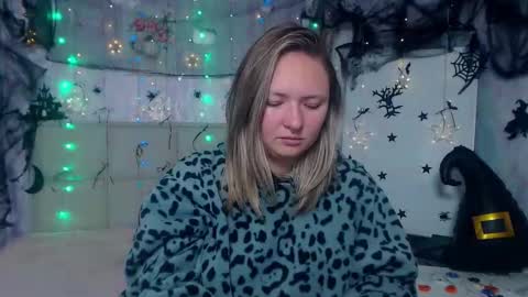 Snapshot of sallyverda chatting on October 2025 05:24:02 PM Sally online show from October 2025 05:24:02 PM