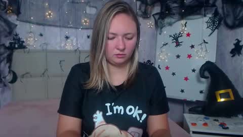 Snapshot of sallyverda chatting on October 2025 05:26:02 PM Sally online show from October 2025 05:26:02 PM