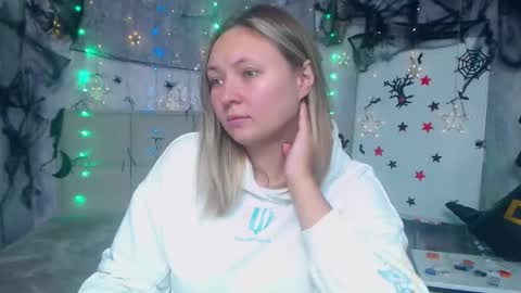 Snapshot of sallyverda chatting on October 2025 05:57:02 PM Sally online show from October 2025 05:57:02 PM