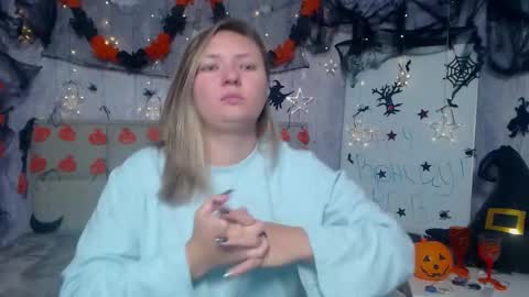 Snapshot of sallyverda chatting on October 2025 06:25:02 PM Sally online show from October 2025 06:25:02 PM