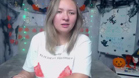 Snapshot of sallyverda chatting on October 2025 07:14:02 PM Sally online show from October 2025 07:14:02 PM