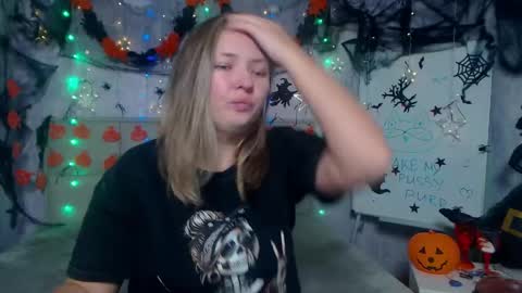 Snapshot of sallyverda chatting on November 2025 07:02:02 PM Sally online show from November 2025 07:02:02 PM