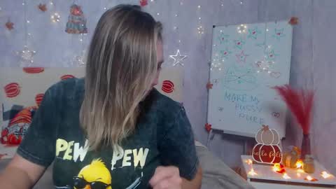 Snapshot of sallyverda chatting on November 2025 08:08:02 PM Sally online show from November 2025 08:08:02 PM