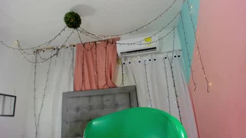 Snapshot of salome_domi chatting on September 2025 08:31:02 PM salome online show from September 2025 08:31:02 PM