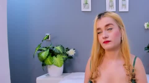 Salome Larzon online show from May 2026 03:23:02 AM