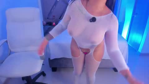 Snapshot of salommecruz01 chatting on April 2026 10:41:01 PM Salomme Cruz online show from April 2026 10:41:01 PM