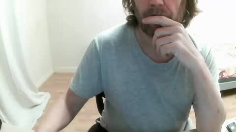 Snapshot of saltimbanquier chatting on January 2025 02:50:01 PM Saltimbanquier Salt ou Banquier online show from January 2025 02:50:01 PM