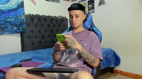 Snapshot of salvatore_dereck chatting on December 2024 01:03:02 AM online show from December 2024 01:03:02 AM