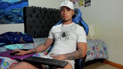 Snapshot of salvatore_dereck chatting on March 2025 01:11:01 AM online show from March 2025 01:11:01 AM