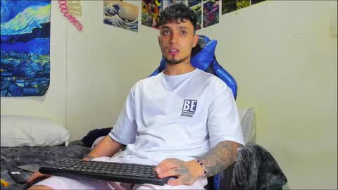 Snapshot of salvatore_dereck chatting on October 2025 12:40:02 AM online show from October 2025 12:40:02 AM