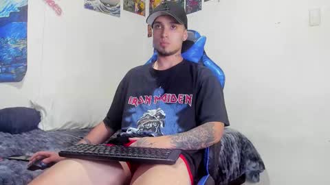 Snapshot of salvatore_dereck chatting on October 2025 01:20:01 AM online show from October 2025 01:20:01 AM