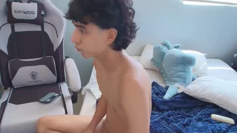 salvatore_montt online show from October 2025 07:03:02 PM