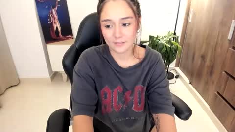 Snapshot of sam_cherry69 chatting on November 2025 05:23:02 PM Samy cherry online show from November 2025 05:23:02 PM