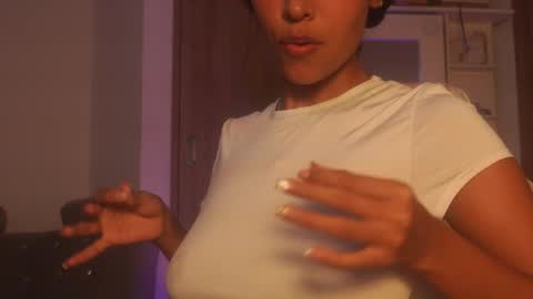 Samantha Roberts online show from September 2025 01:36:01 PM