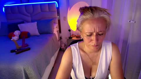 Samanta Stone online show from July 2026 09:35:01 PM