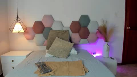 Snapshot of samantavee chatting on September 2025 11:32:02 AM Samanta Vee online show from September 2025 11:32:02 AM