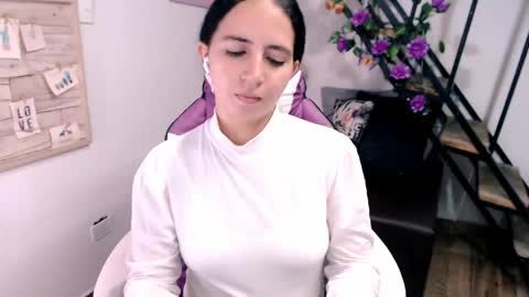 Snapshot of samantha2girl chatting on April 2026 09:39:33 PM samantha online show from April 2026 09:39:33 PM