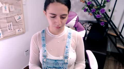 Snapshot of samantha2girl chatting on April 2026 06:10:01 PM samantha online show from April 2026 06:10:01 PM