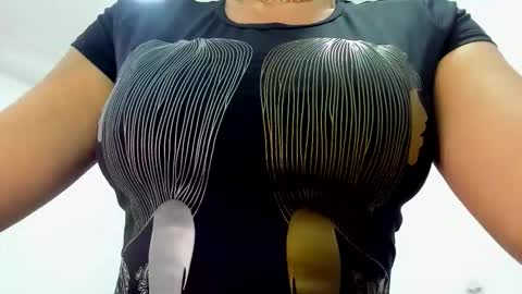 Snapshot of samantha_milfs chatting on October 2025 11:03:01 AM samantha_milfs online show from October 2025 11:03:01 AM