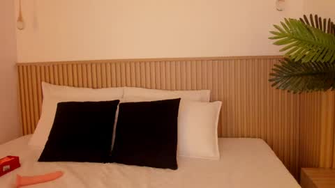 samantha_sra_ online show from June 2026 12:27:02 AM