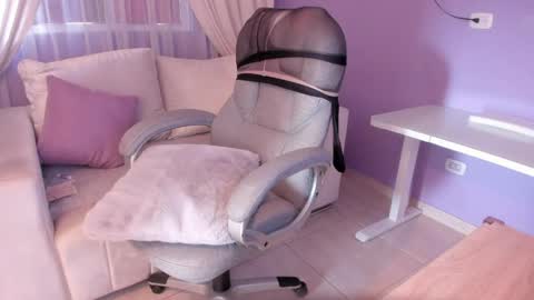 samantha_thompsoon online show from May 2026 10:15:02 PM