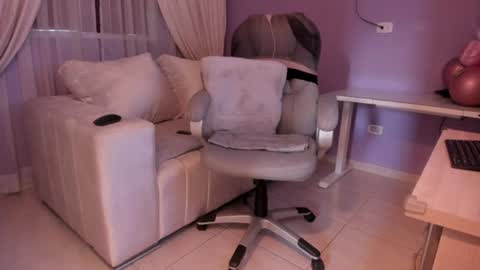 samantha_thompsoon online show from July 2026 10:39:01 PM