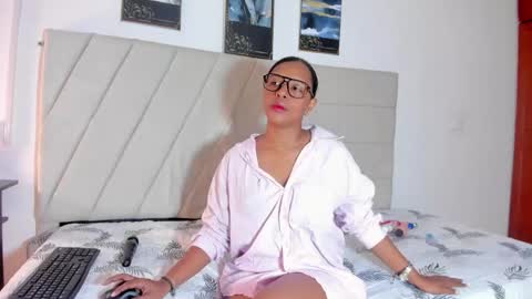 samaraa_smith1 online show from May 2026 12:11:02 PM