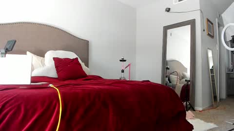 Yaya online show from September 2025 06:57:01 PM