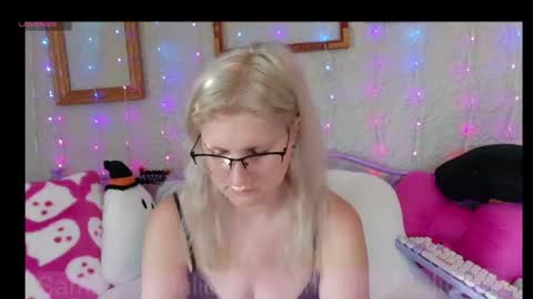 Snapshot of sammiesin13 chatting on August 2026 01:05:01 PM Samantha online show from August 2026 01:05:01 PM