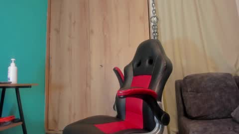 Snapshot of sammy_and_mike_ls chatting on January 2025 08:18:02 PM Sophie y Mark online show from January 2025 08:18:02 PM