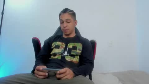 Snapshot of sammy_and_mike_ls chatting on February 2026 11:19:01 AM Sophie y Mark online show from February 2026 11:19:01 AM