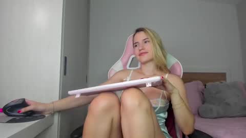 Ana online show from December 2024 04:51:02 AM