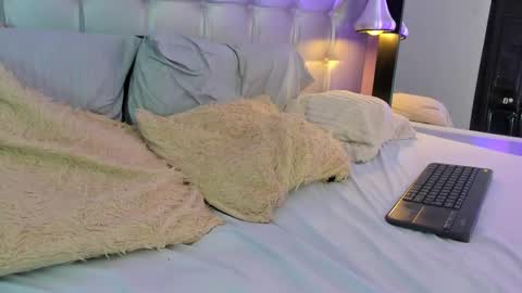 Snapshot of sammybrunette1 chatting on March 2025 01:36:02 AM Axel online show from March 2025 01:36:02 AM