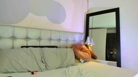 Snapshot of sammybrunette1 chatting on March 2025 09:26:01 PM Axel online show from March 2025 09:26:01 PM