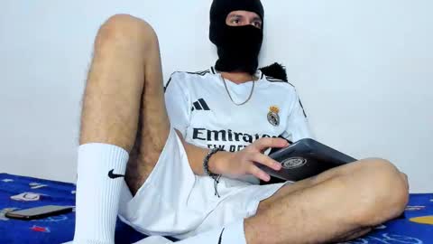   online show from November 2025 03:01:02 AM